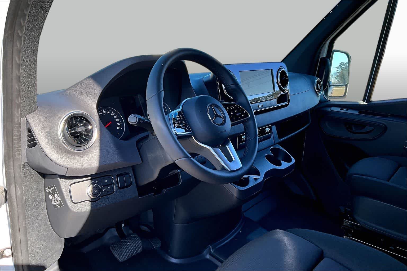 Used 2024 Arctic White Mercedes-Benz  image 17