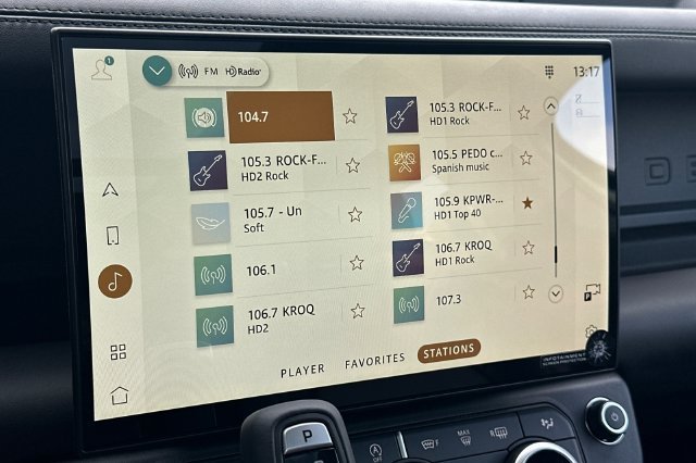New 2026 Woolstone Green Land Rover X-Dynamic SE image 16