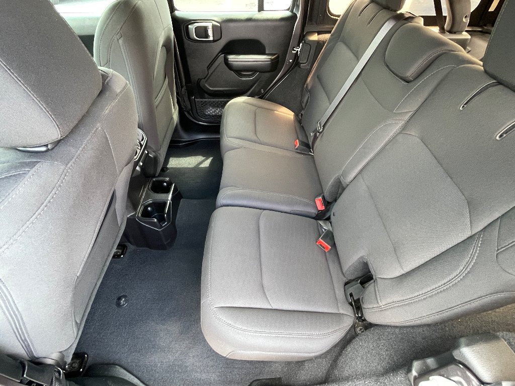 Used 2018 Granite Crystal Metallic Clearcoat Jeep Sport S image 15