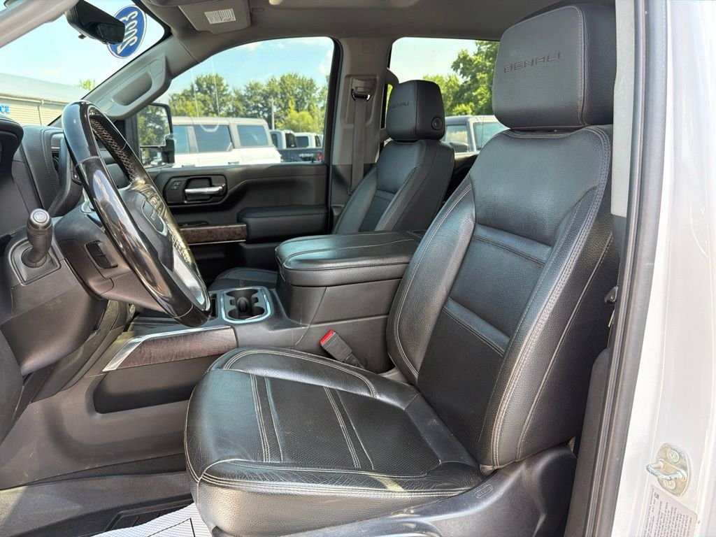 Used 2023 White GMC Denali image 22