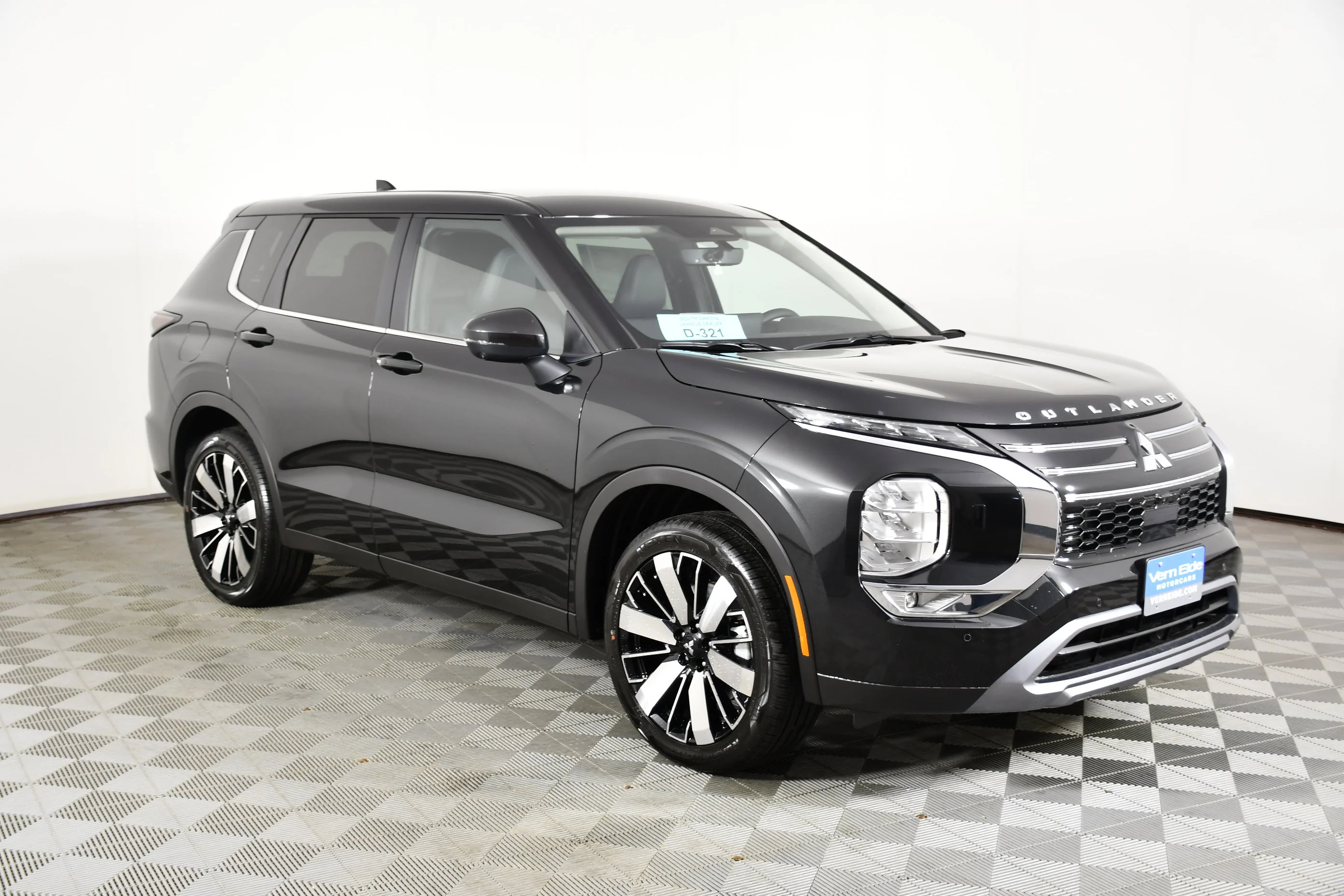 New 2026 Black Diamond Mitsubishi SE image 4