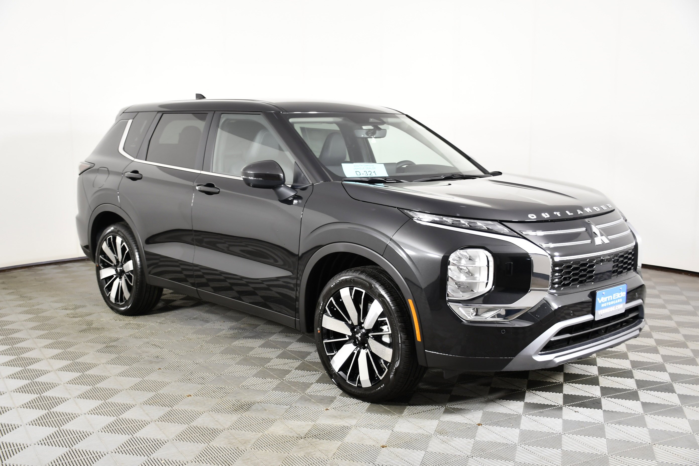 New 2026 Black Diamond Mitsubishi SE image 4