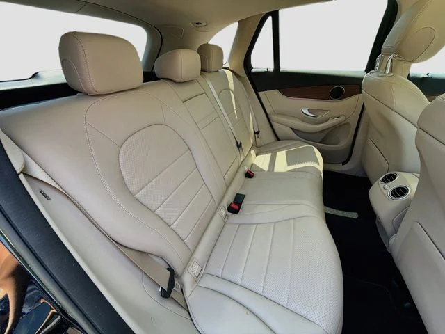 Used 2022  Mercedes-Benz GLC 300 image 25
