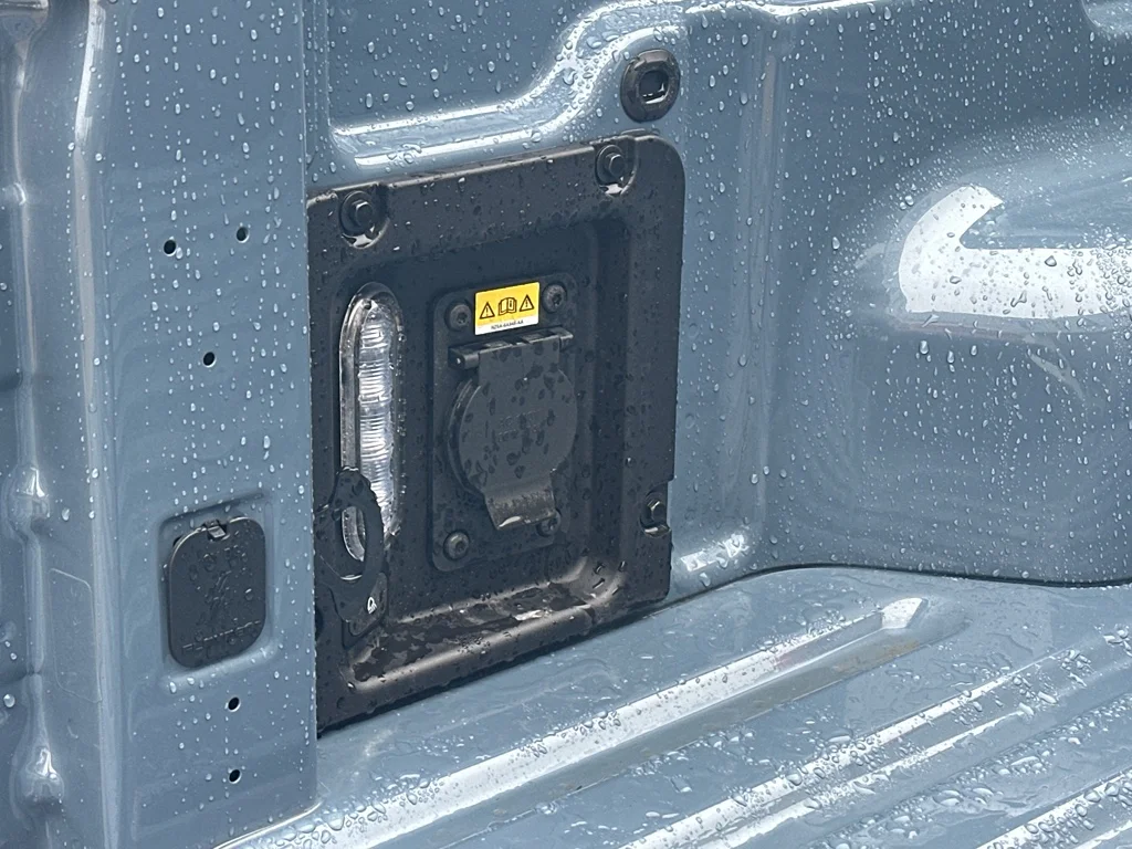 New 2026 Azure Gray Metallic Tri-Coat Ford XLT image 10
