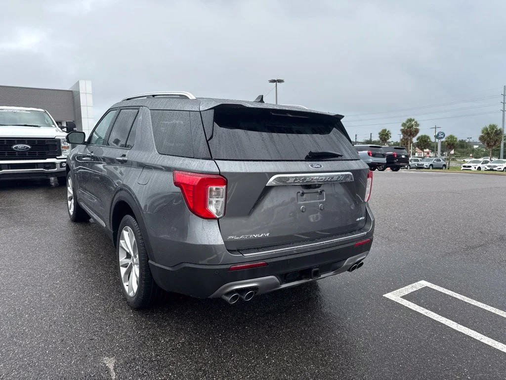 Used 2023 Gray Ford Platinum image 3