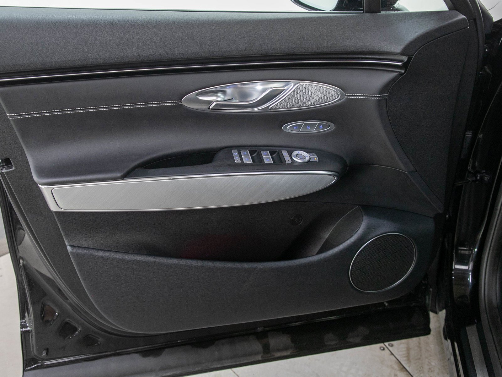 Used 2023 Vik Black Genesis Advanced AWD image 21