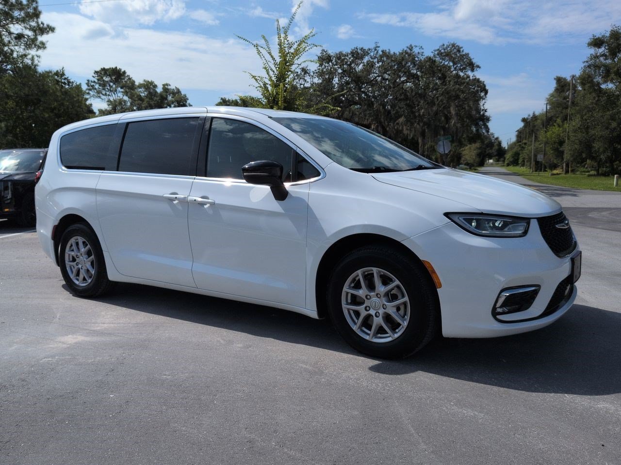 Used 2026 White Chrysler SELECT image 1