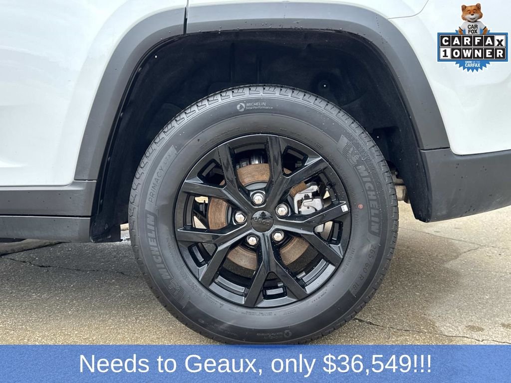 Used 2025 White Jeep Altitude image 10