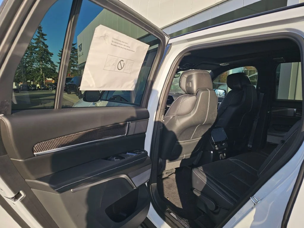 2027 Cadillac VISTIQ Sport - Photo 18