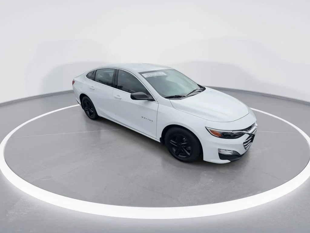Used 2022 White Chevrolet LS image 2