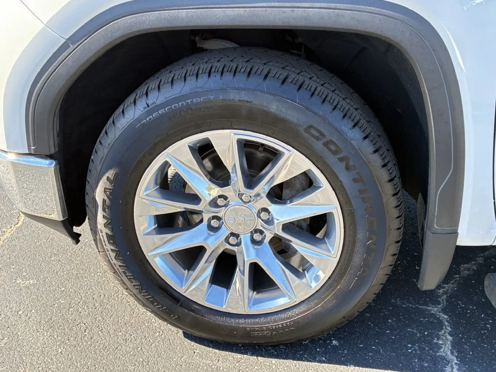 Used 2022 SUMMIT WHITE GMC SLE image 10