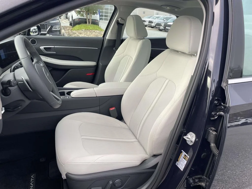 Used 2026 Carbon Blue Hyundai SEL image 9