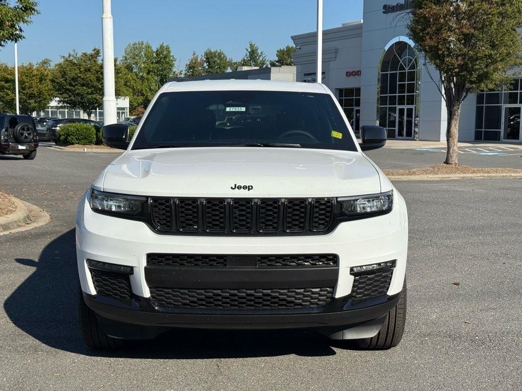 New 2025 Bright White Clear-Coat Exterior Paint Jeep Limited image 2