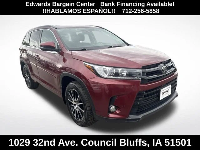 Pre-Owned 2017 Toyota Highlander SE With Navigation & AWD