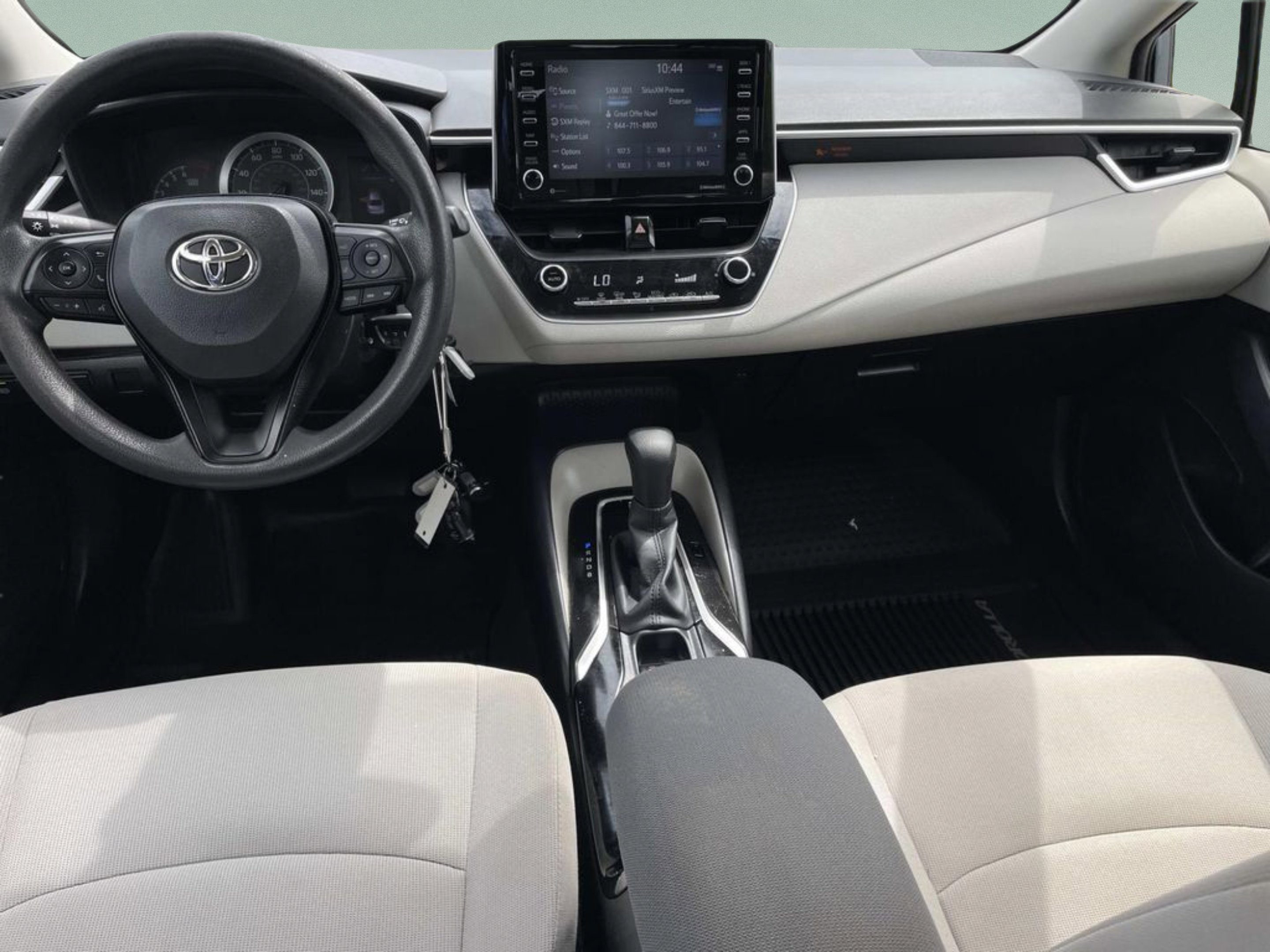 Used 2021  Toyota LE image 9