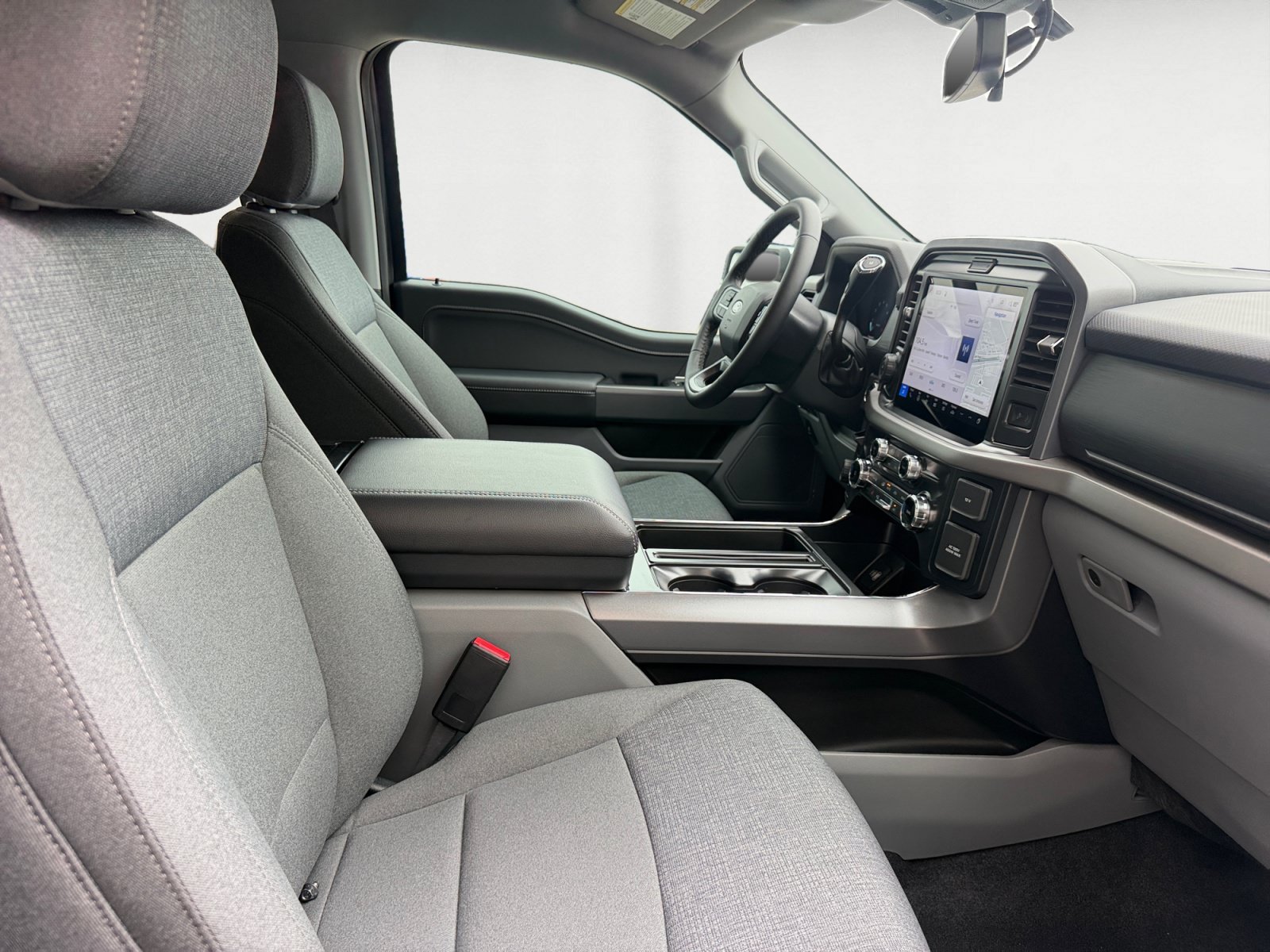 New 2026 Carbonized Gray Metallic Ford XLT image 15