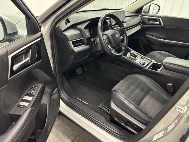 Used 2024 Gray Mitsubishi  image 15