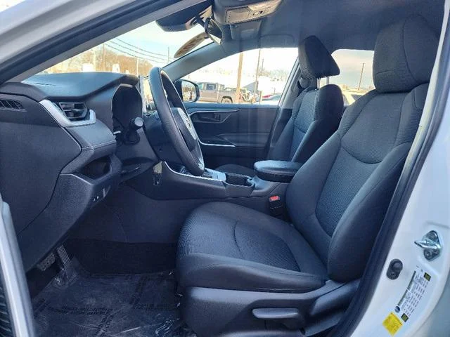 2023 Toyota RAV4 LE - Photo 21