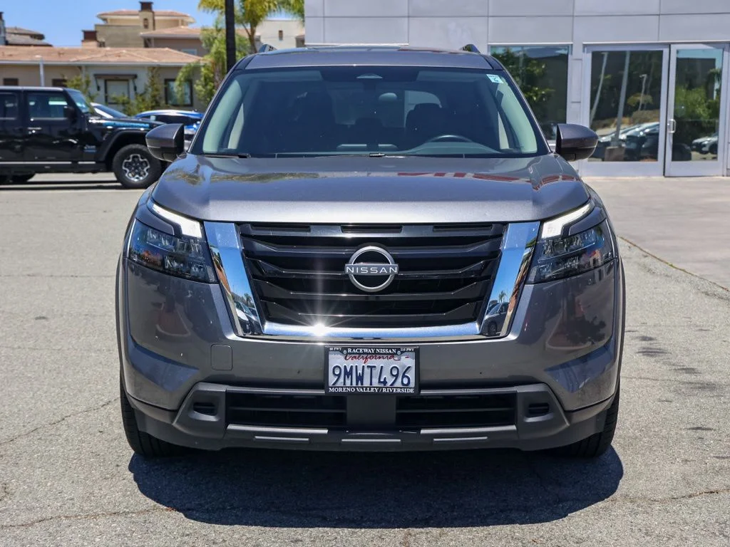 Used 2024 Gray Nissan SV image 8