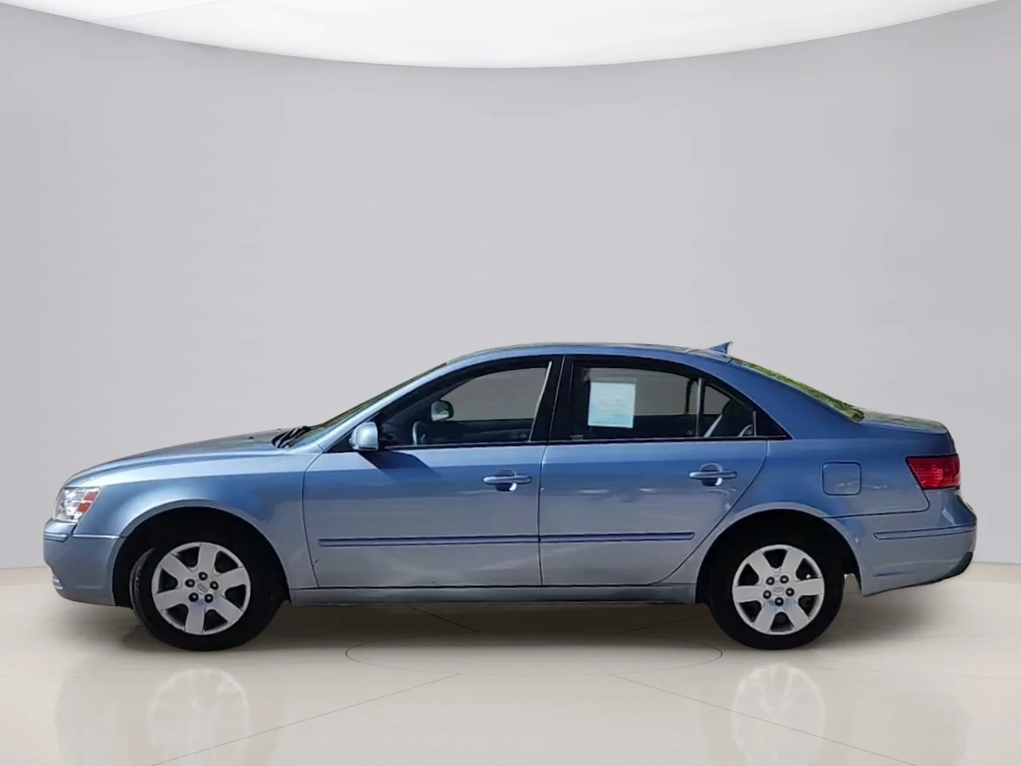 Used 2010 Silver Hyundai GLS image 2