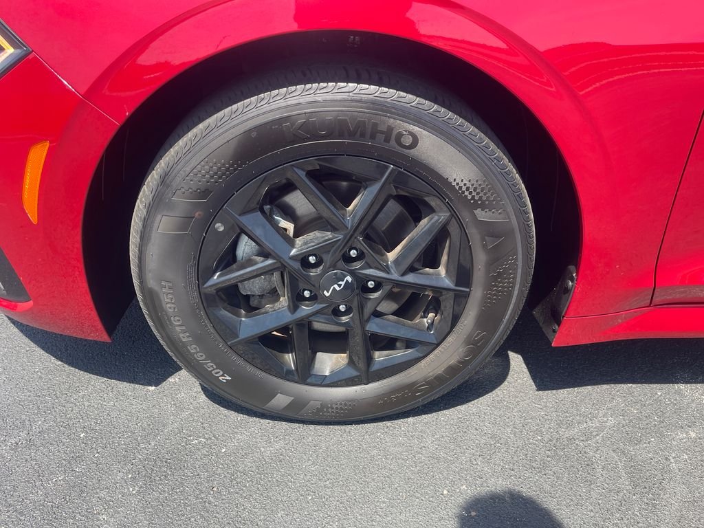 Used 2025 Red Kia LXS image 10