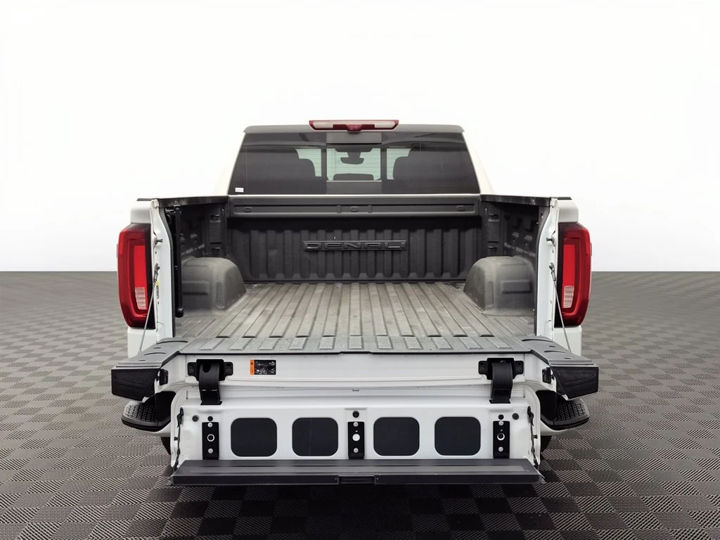 Used 2021 White Frost Tricoat GMC Denali image 28