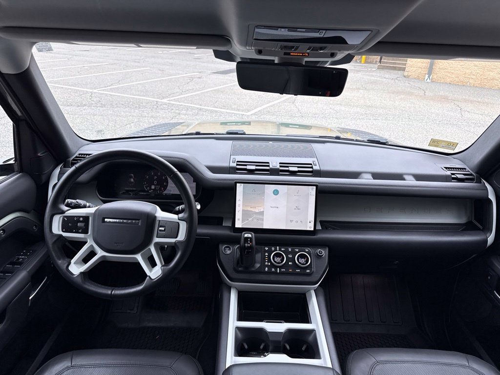 Used 2025 Green Land Rover S image 21