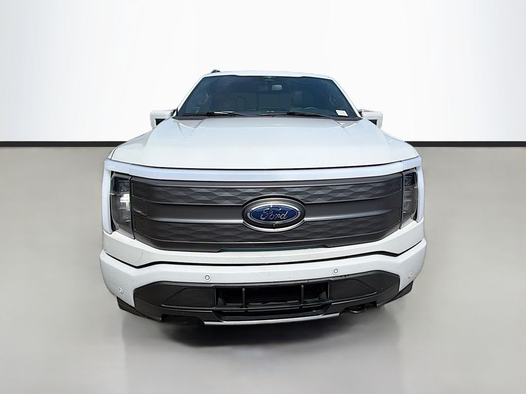 Used 2023 Avalanche Ford Lariat image 2