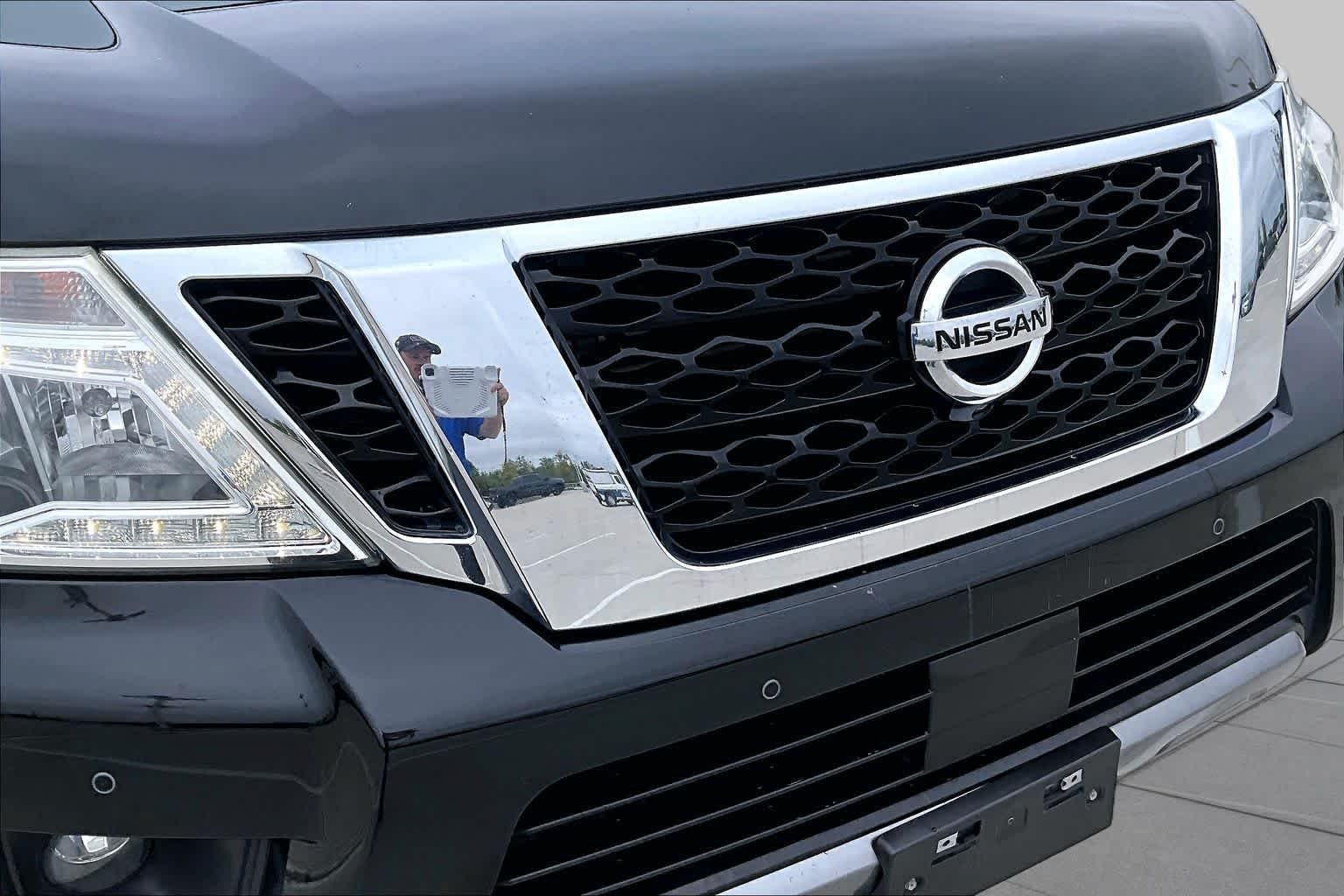 Used 2020 Super Black Nissan SL image 28