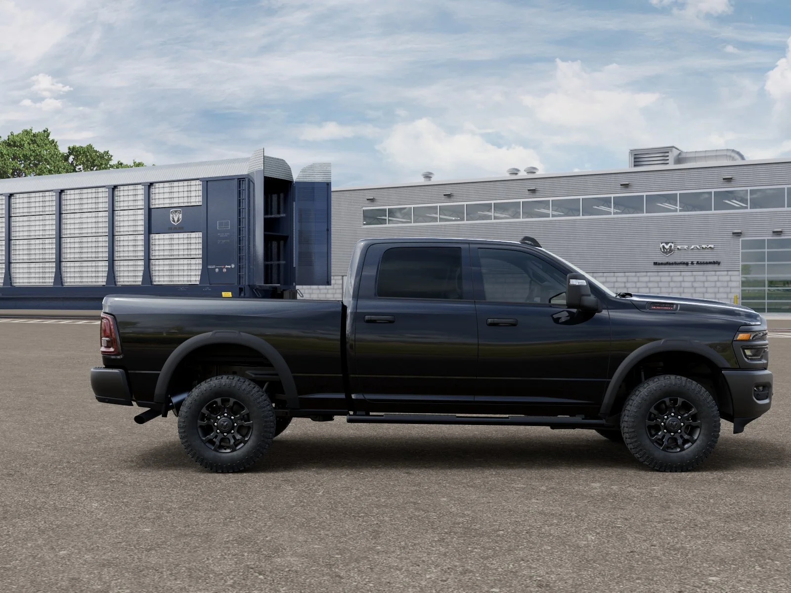 New 2026 Diamond Black Crystal Pearl-Coat Exterior Paint RAM TRADESMAN image 12