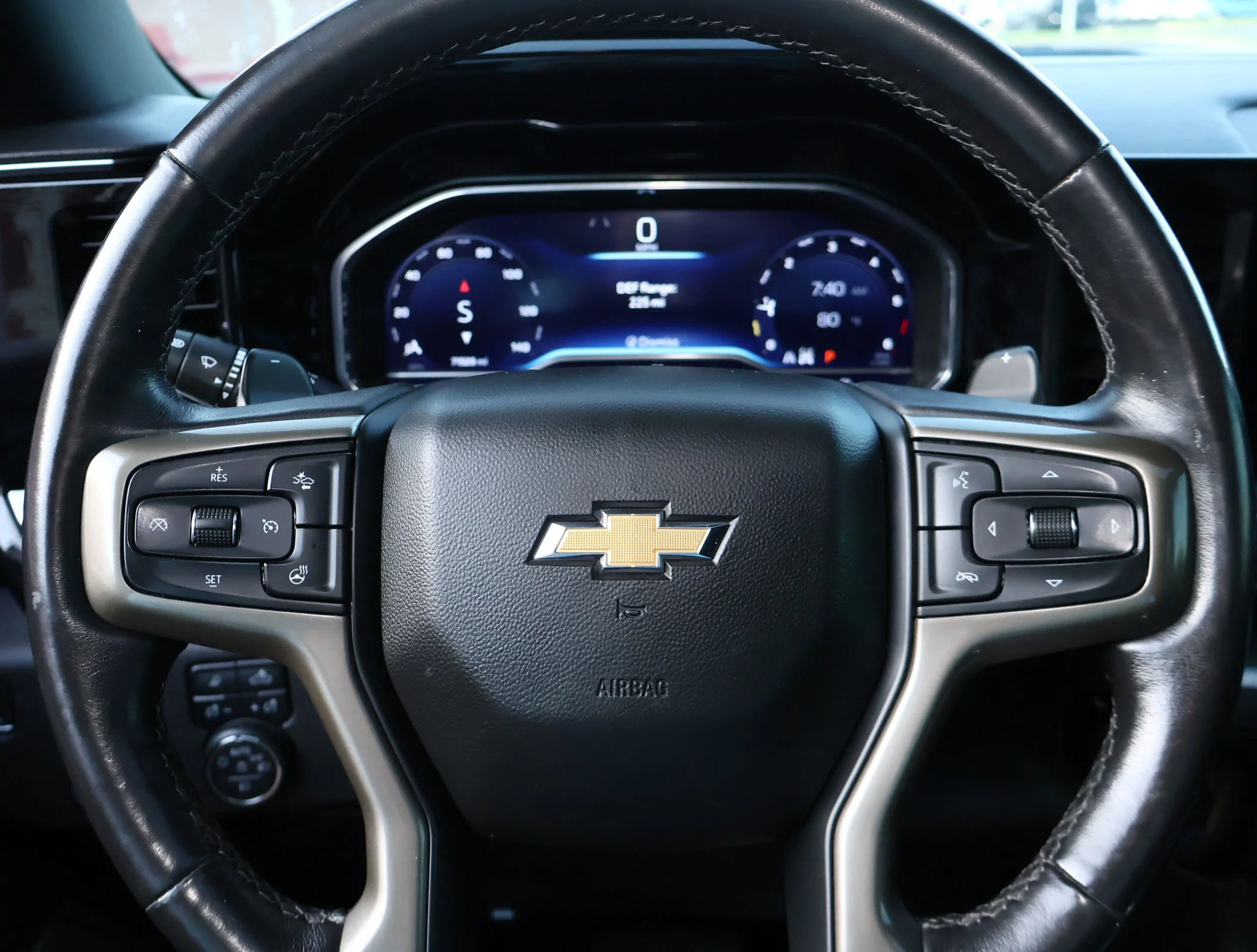 Used 2022 Iridescent Pearl Tricoat Chevrolet High Country image 17