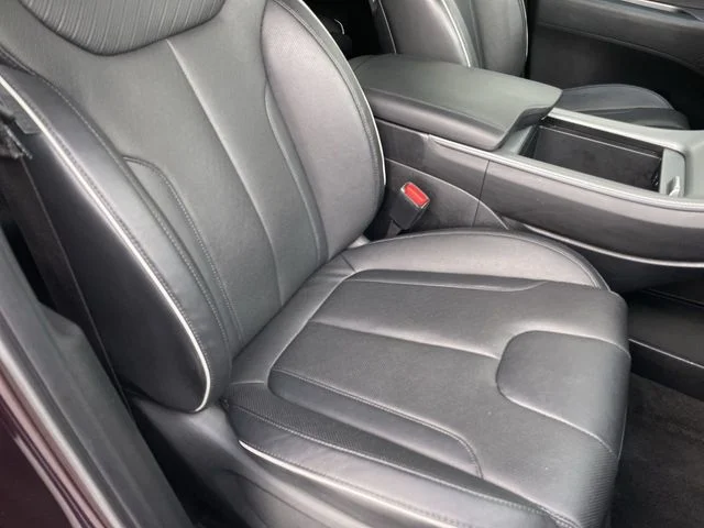 Used 2025 Red Hyundai SEL image 25
