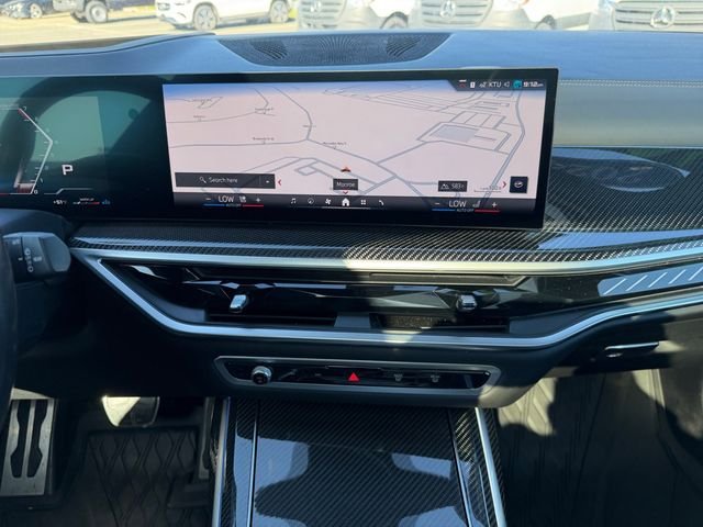 Used 2024 White BMW M60i image 22