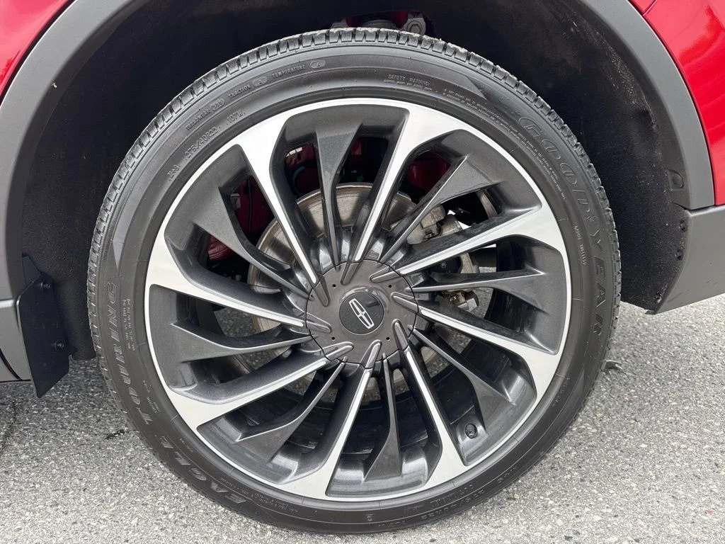 Used 2025 Red Lincoln Reserve image 32