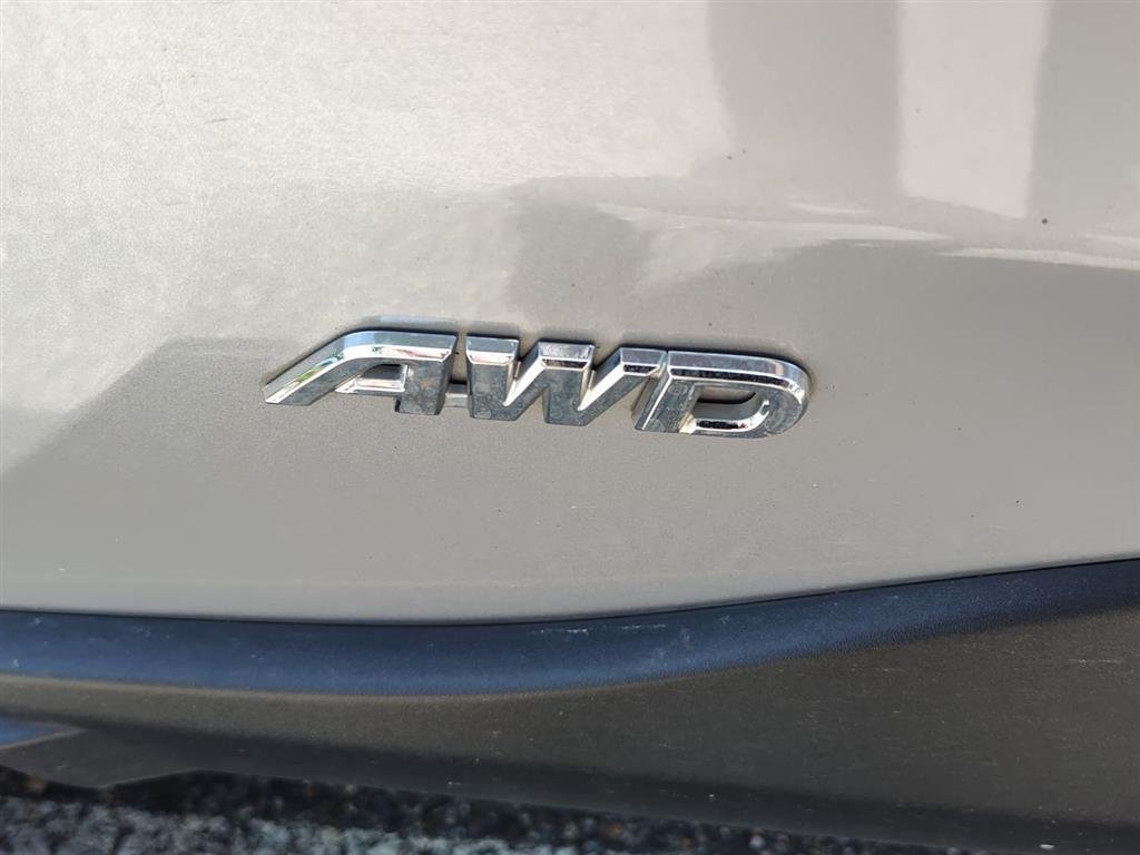 Used 2022 Silver Sky Metallic Toyota XLE Premium image 5