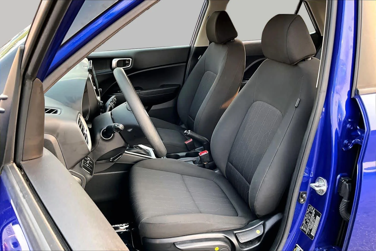 Used 2022 Intense Blue Hyundai SE image 8