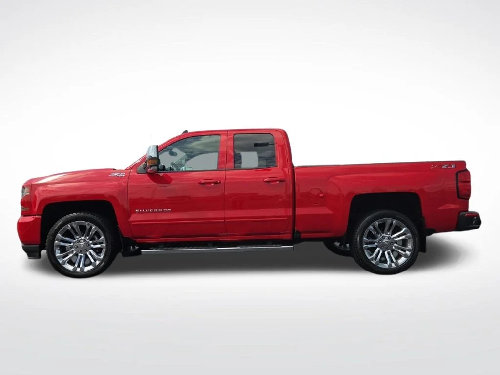 Used 2018 Red Chevrolet LT image 17