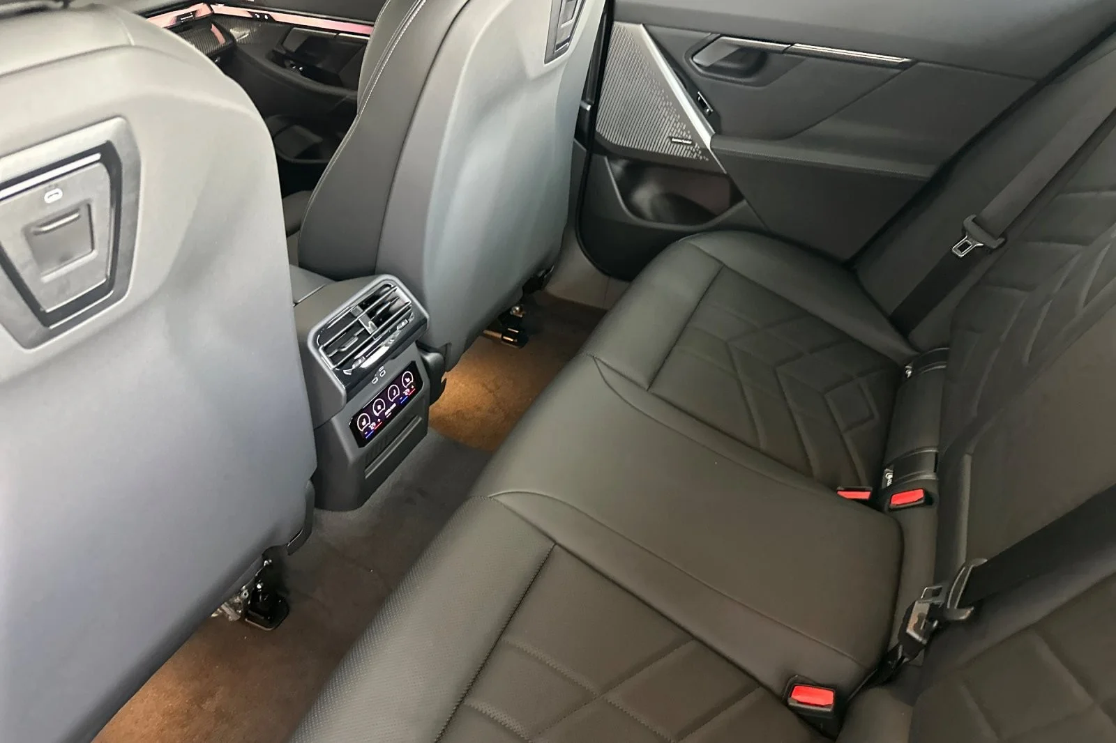 New 2027 Dark Graphite Metallic BMW eDrive40 image 11