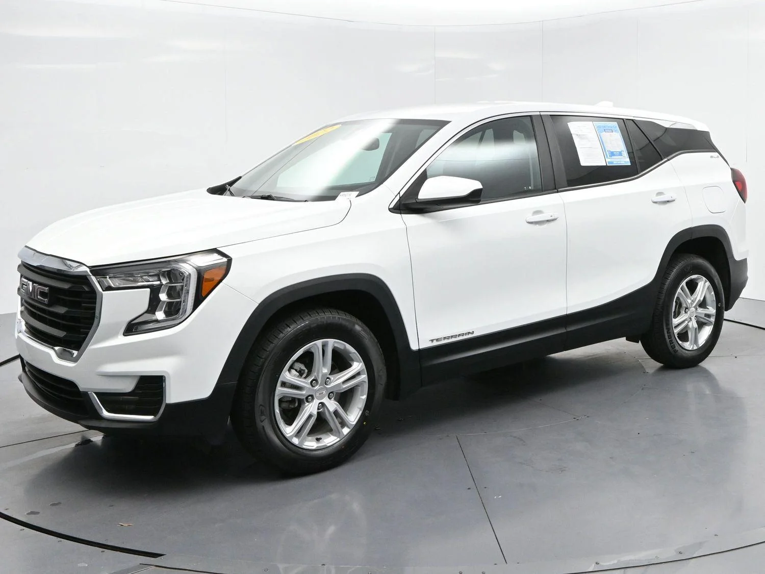 Used 2022 Summit White GMC SLE image 3