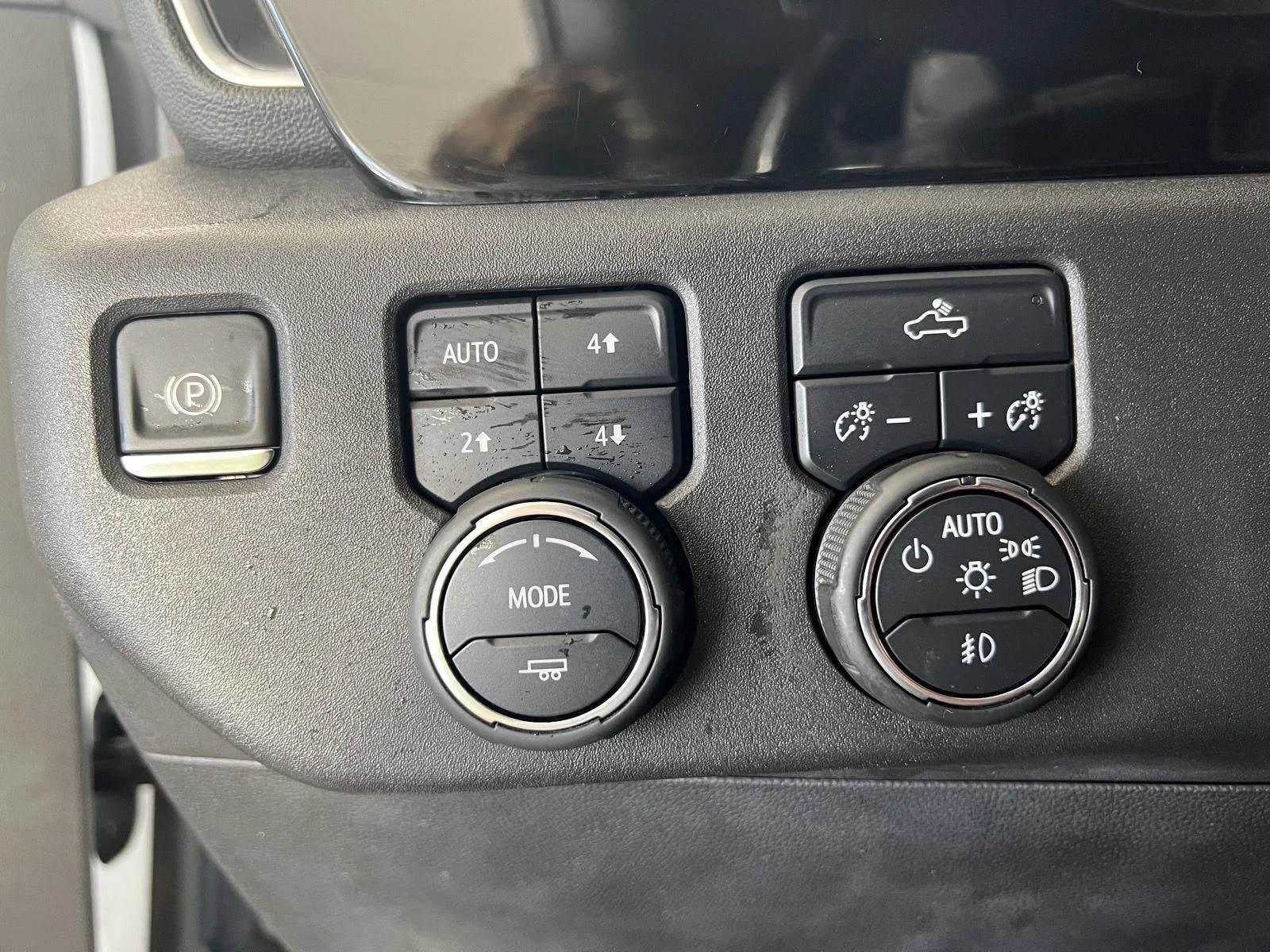 Used 2022 SUMMIT WHITE Chevrolet LT Trail Boss image 8