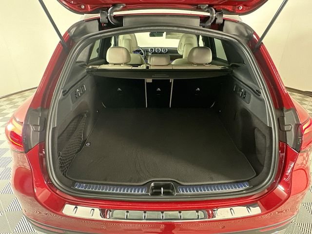 Used 2026 Red Mercedes-Benz GLC 300 image 26