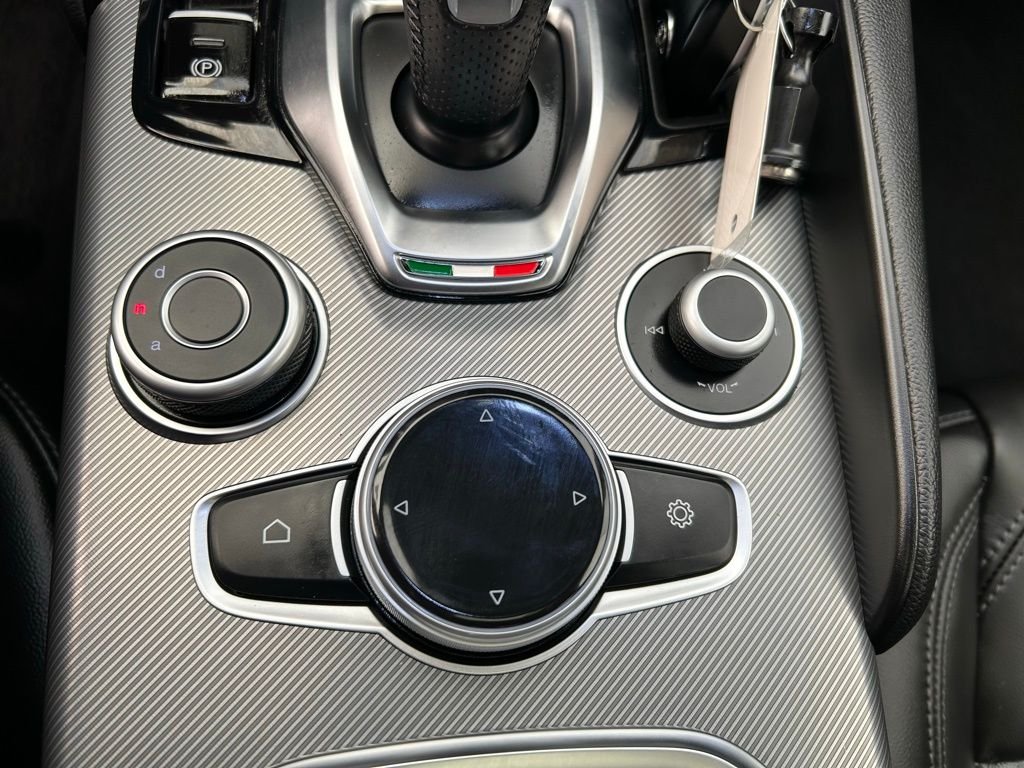 2025 Alfa Romeo Giulia Base - Photo 29