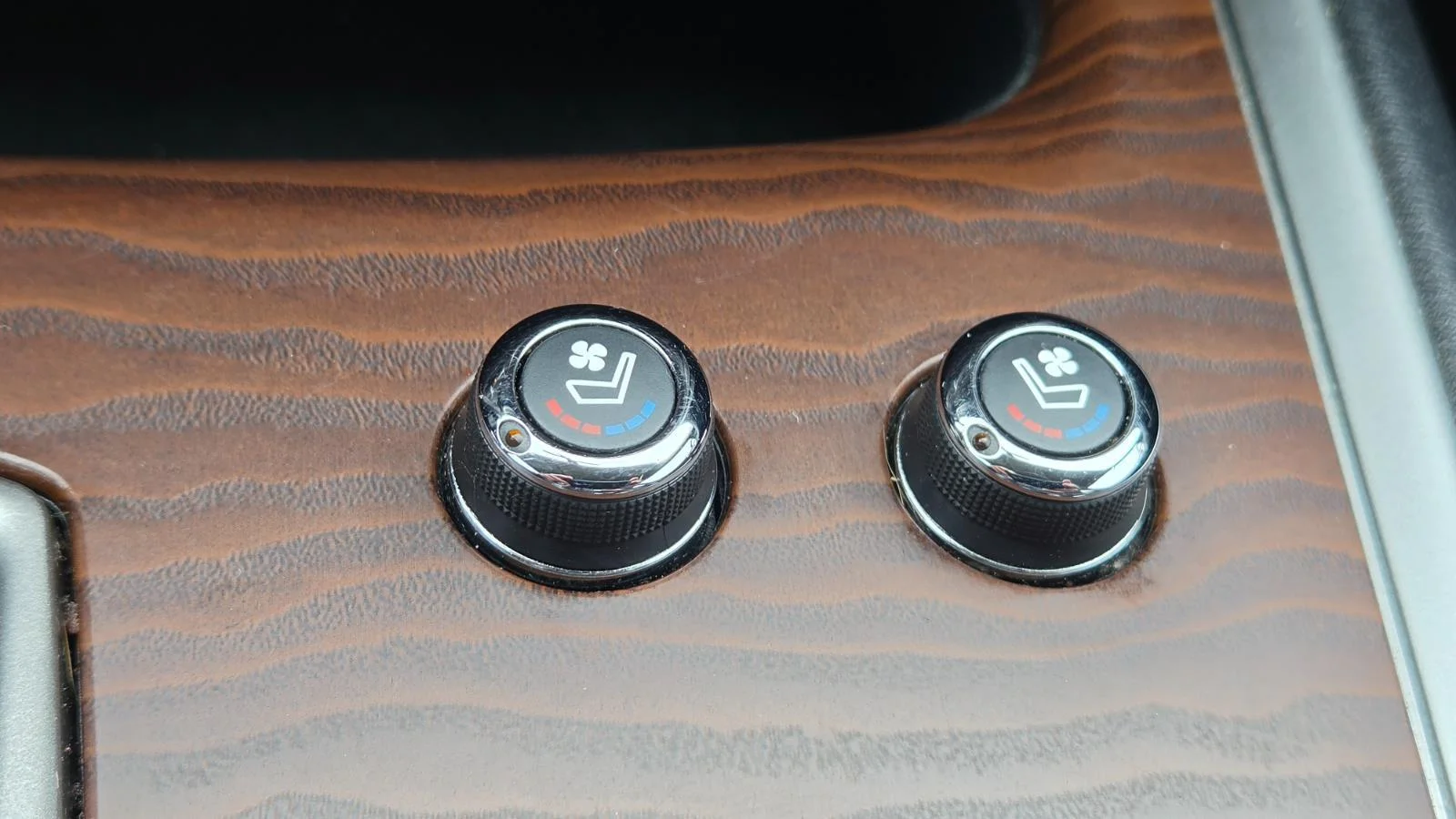 Used 2018 Gun Metallic Nissan Platinum image 32