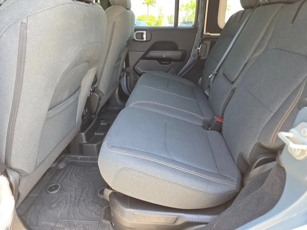 Used 2024 Anvil Clear Coat Jeep Sahara image 23