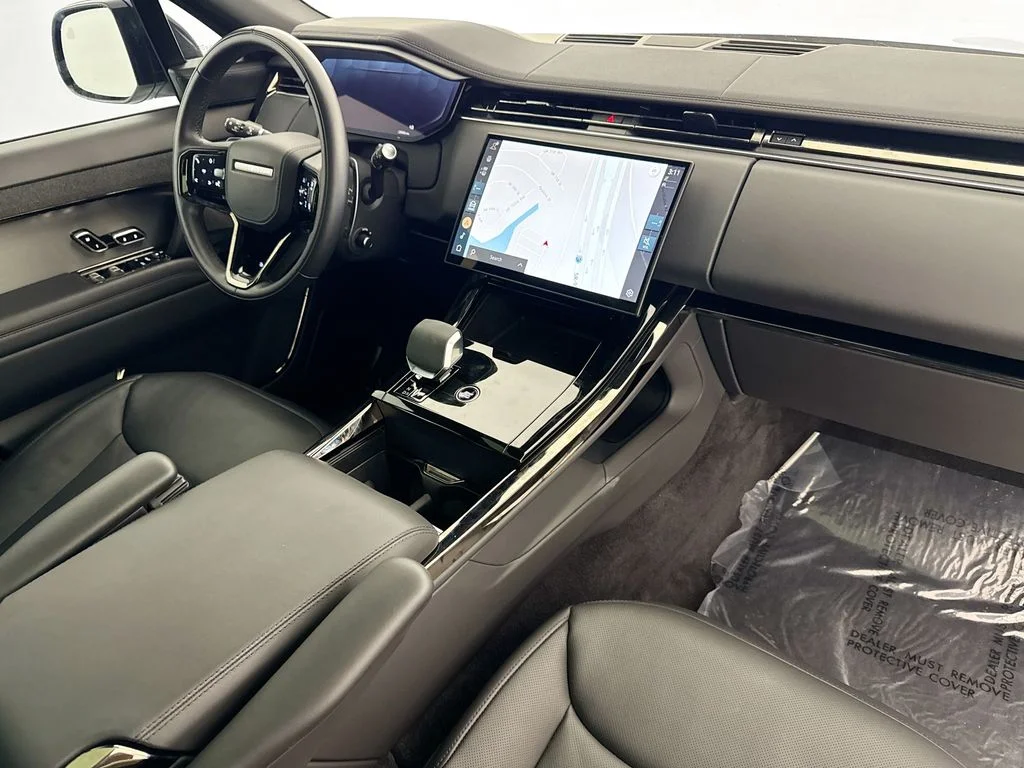 Used 2024 White Land Rover Dynamic SE image 30