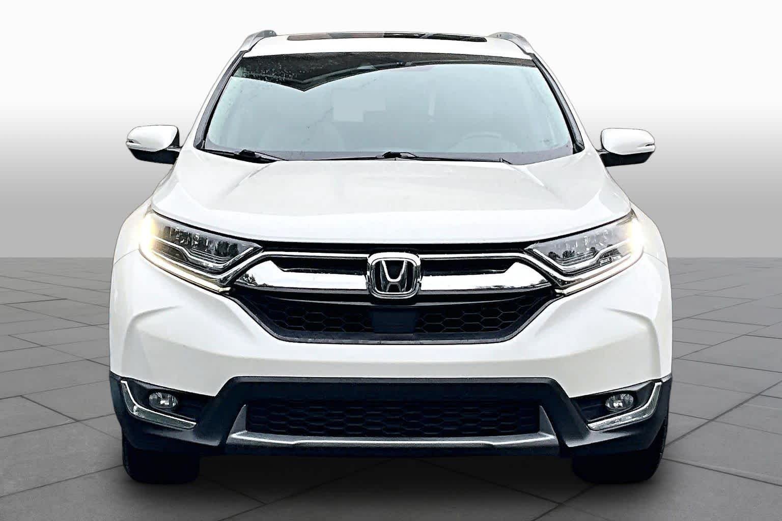 Used 2018 White Diamond Pearl Honda Touring image 4