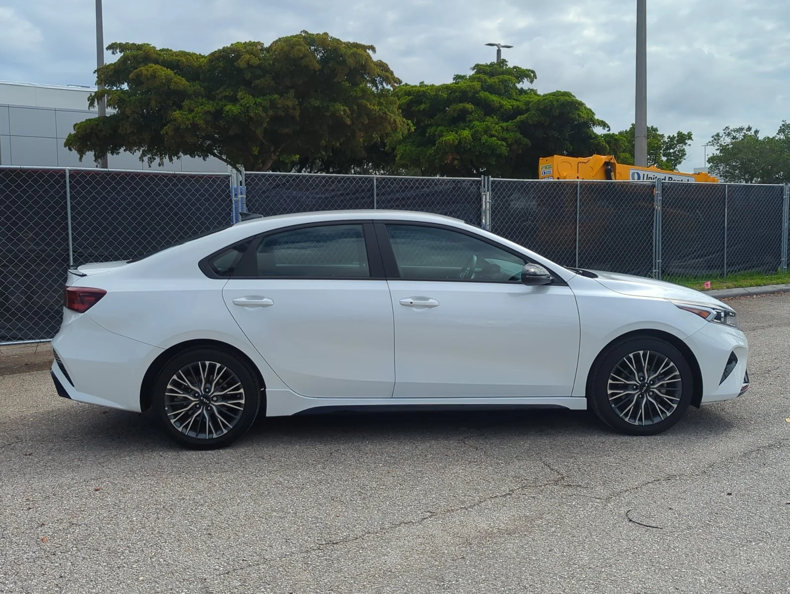 Used 2024 Snow White Pearl Kia GT-Line image 4