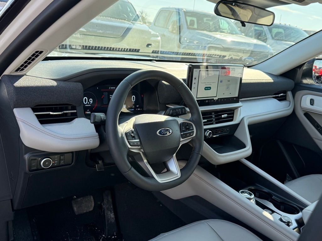 New 2026 Star White Metallic Tri-Coat Ford Active image 4