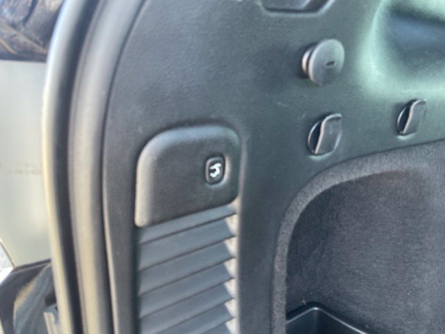 Used 2018 Diamond Black Jeep Limited image 15