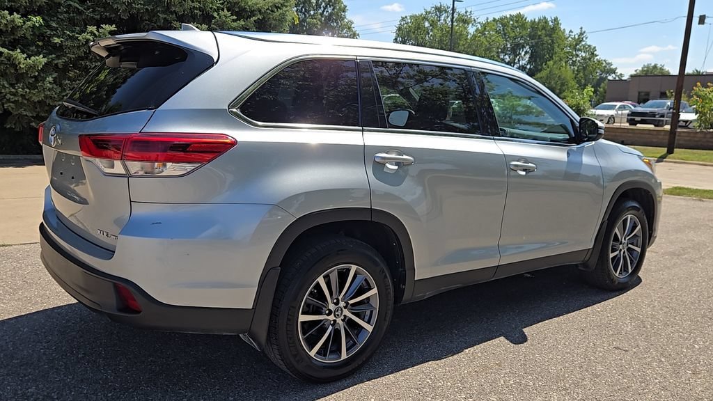 Used 2019 Celestial Silver Metallic Toyota SE image 33